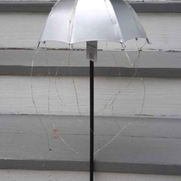 Lawn Garden Yard Art Stake Umbrella Cascading Lights Solar Powered Whimsical Fun - Picture 3 of 6